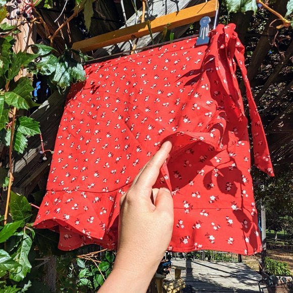 E & M brand flirty Cherry Colored Ditsy Floral Mini-Skort - Picture 15 of 16